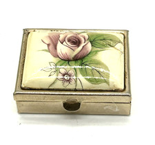 vintage Pillendose Tabak Messing versilbert Ros&eacute;  Blumen Verziert pill snuff box