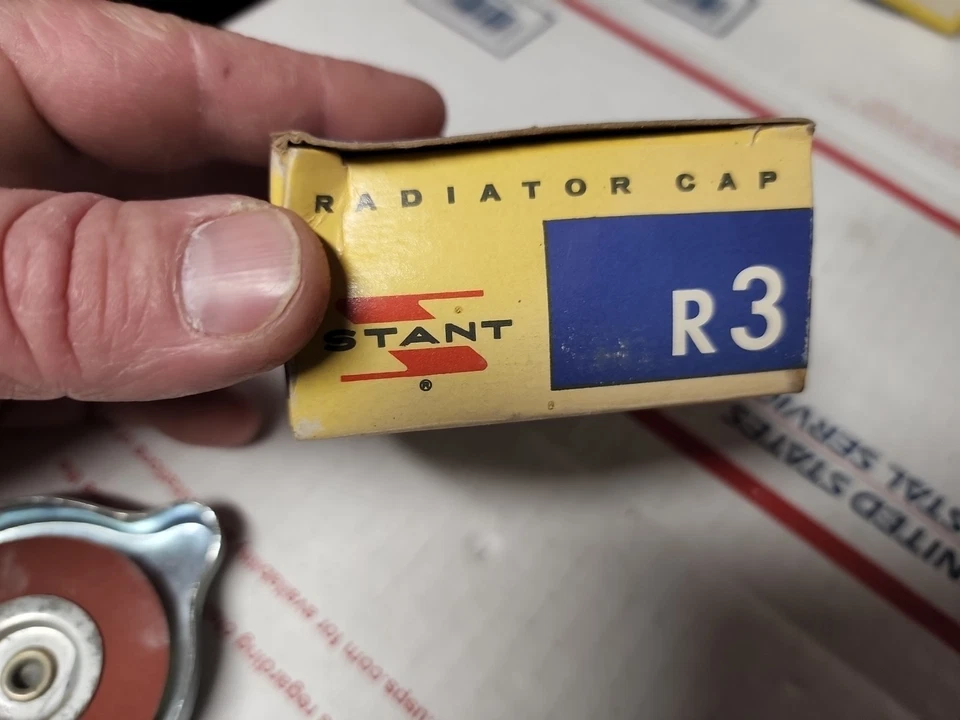 1937-1950 Cadillac Chevy Hudson DeSOTO PLYMOUTH 1939-50 TAPA RADIADOR STANT R3 Foto 4 de 4