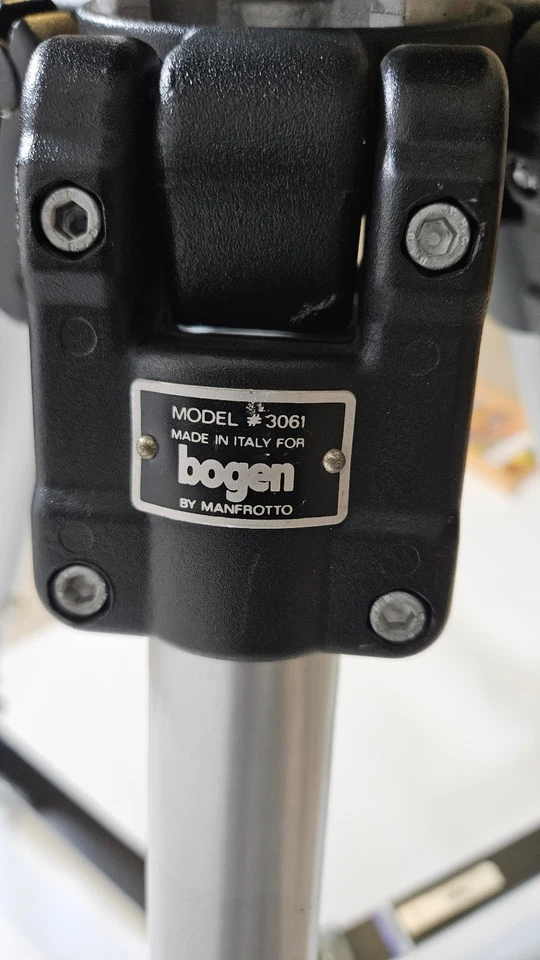 Trípode Bogen Manfrotto 3061 con cabezal fluido de video 3066 y carretilla 3067 - doble mango Foto 4 de 4