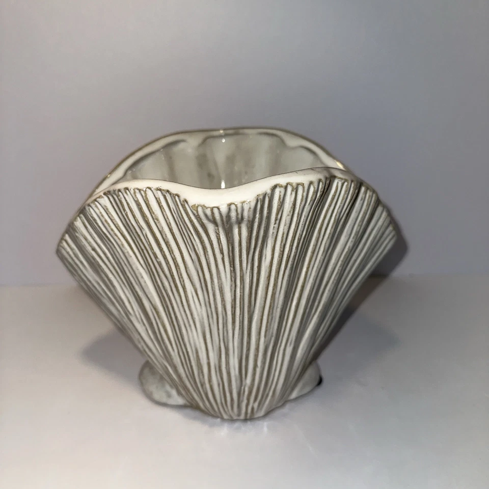 Jarrón maceta de gres estilo Bloomingville orgánico con forma de concha de mar Foto 4 de 4