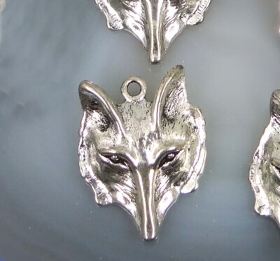 4 Wolf Head Antique Silver Pewter / Alloy Charm Pendnat 28x23mm