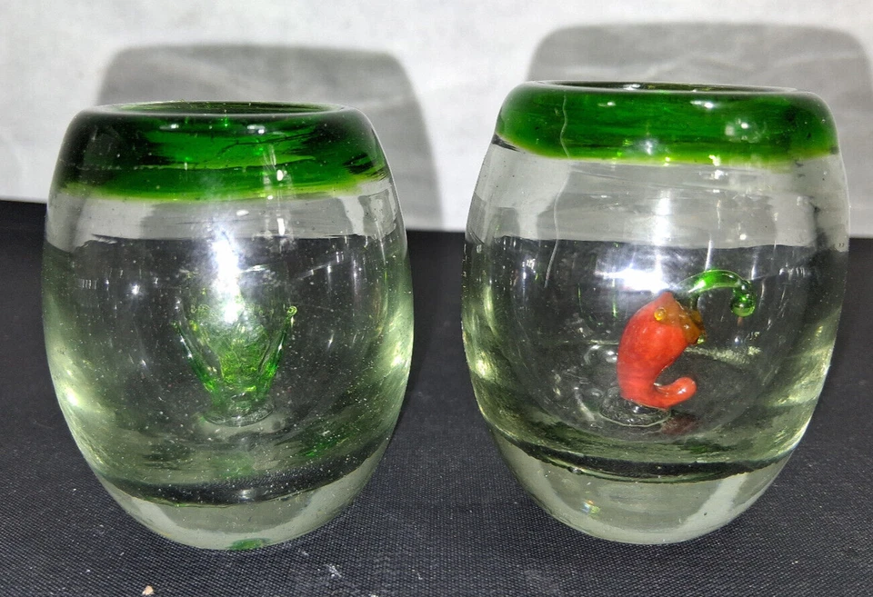 Vasos de chupito soplados a mano vintage borde verde tequila chile pimienta planta de agave México Foto 2 de 4