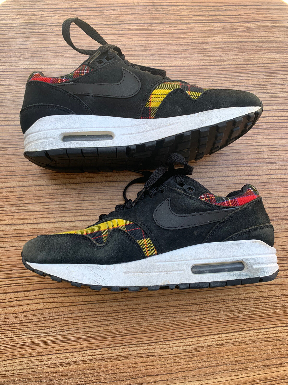 Nike Air Max SE Tartan Plaid Sneakers