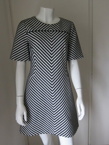 Karen Millen Zickzack schwarz/weiß gefüttert Streifen Kleid Größe 10 UVP 170 £