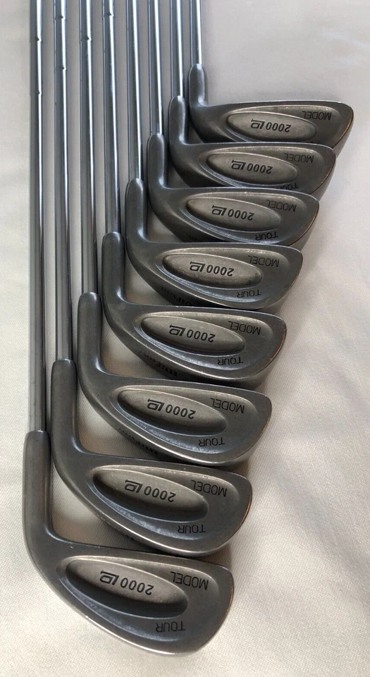 Wilson Tour Model 2000 LO Set 3,4,5,6,7,8,9 & PW Steel Shaft Regular Flex RH - Image 2 of 4
