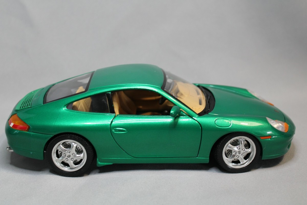 LE1135 BURAGO VOITURE 1/18 1:18 Porsche 911 carrera 1997 vert métallisé EUR 36,75 - FR