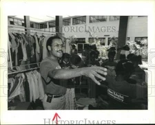 1987 Press Photo North Forest ISD superintendent John Sawyer supervises students