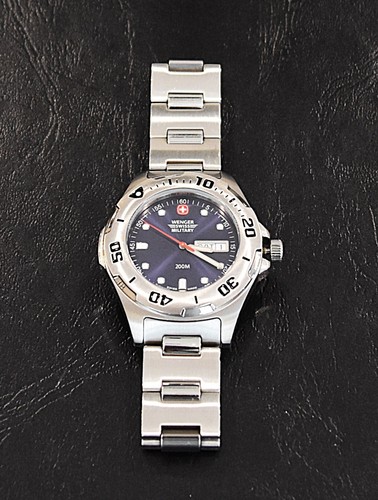 Wenger swiss militry blue metalic dial dive watch 200 meter water r new battery