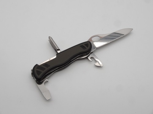 MINT Victorinox Swiss Soldier 08 Military Army Knife Multi Tool 2015 Date Stamp - Picture 8 of 13