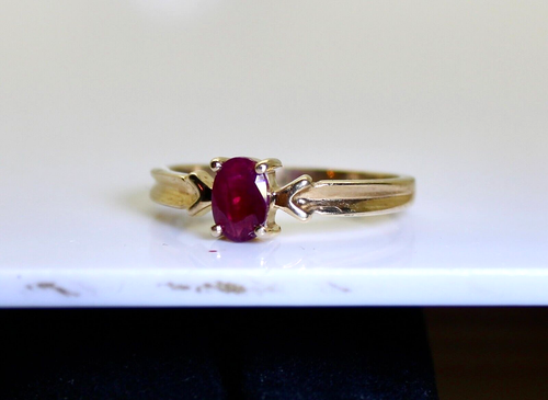 Gorgeous Vintage 10K Gold Genuine .50Ct Oval Ruby Solitaire Ladies Ring, s6.75 - Picture 3 of 5
