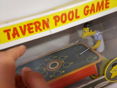 THE SIMPSONS 2002 MOES TAVERN POOL GAME SET (box is a lil