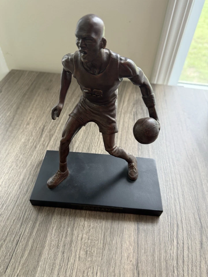 Escultura de bronce muy rara de Michael Jordan de Peter Rubino Foto 2 de 4