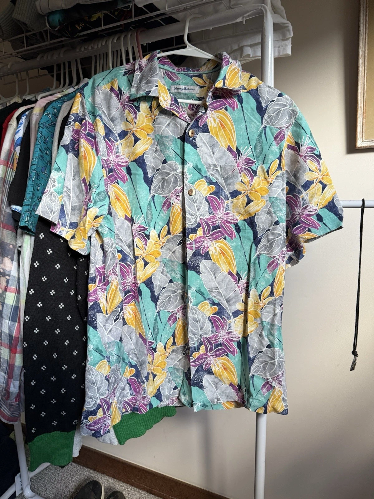 Tommy Bahama Men's Medium teal floral print Button Down Shirt