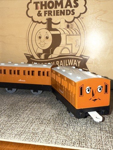¡ENTRENADORES ANNIE & CLARABEL! Thomas Friends Trackmaster 2002 Tomy - Imagen 7 de 10