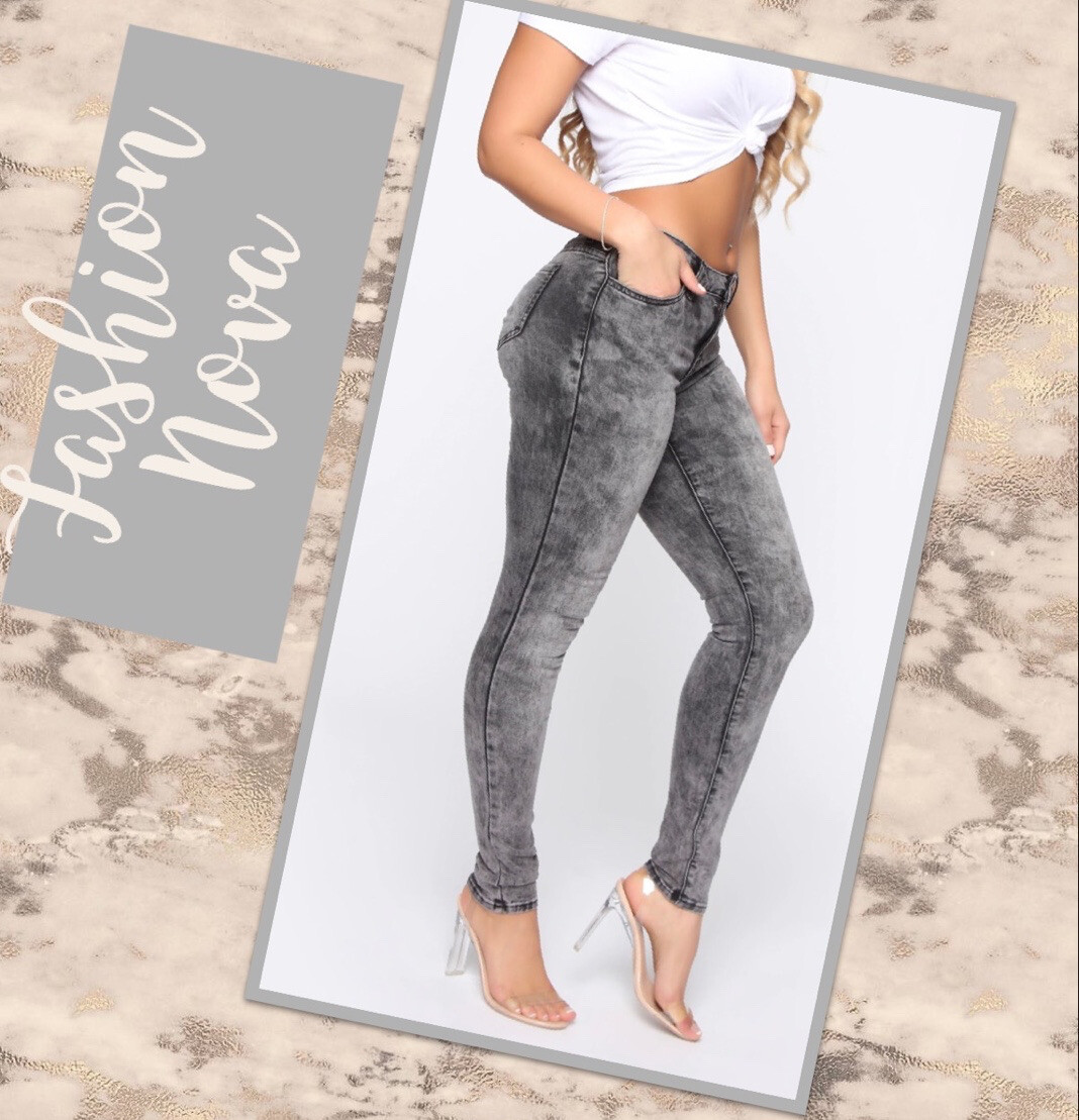 👖Fashion Nova High Rise Skinny Jeans 👖 7/28