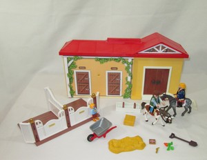 playmobil take along horse stable