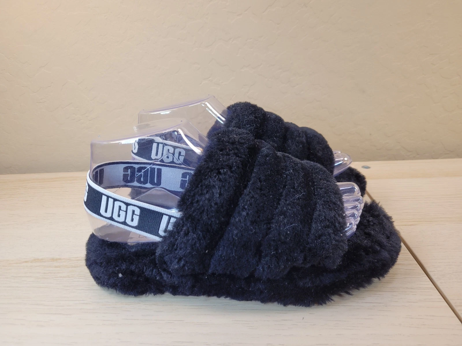 UGG Fluff Yeah Logo Slide Slide Slipper per Bambini Taglia US 3 Nero