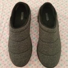 Ladies Go lounge Slippers Size 5.5 Excellent Condition only worn once indoors.
