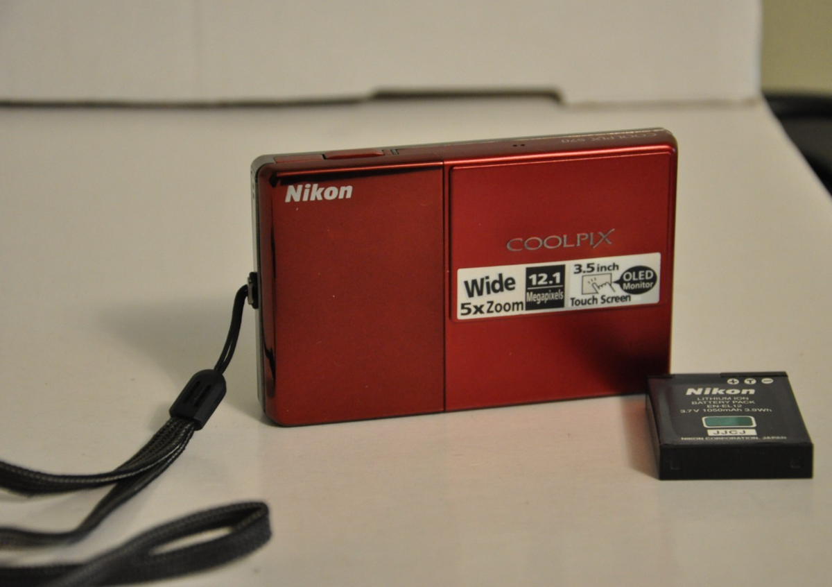 Nikon Coolpix Red S70 Digital Camera Parts or Repair LENS ERROR