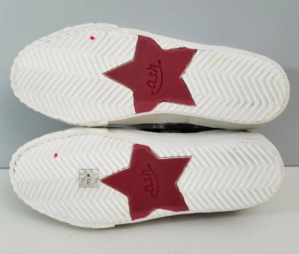 Zapatilla deportiva Ash Majestic plateada con plataforma metálica motivo de estrellas multicolor talla 36 nueva Foto 4 de 4