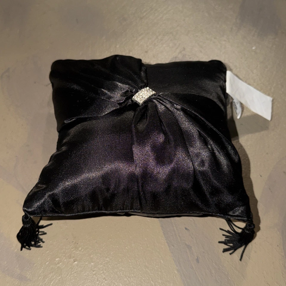 Anillo Lillian Rose 8 pulgadas negro portador diamante joya borlas anillo almohada Foto 2 de 4