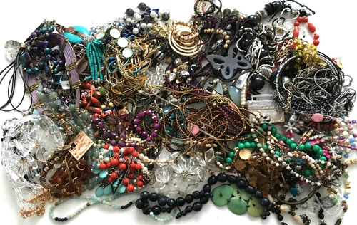 10 Lbs+ HUGE Vtg Costume to Fashion Jewelry lot Necklace Bead Chain UNSORTED