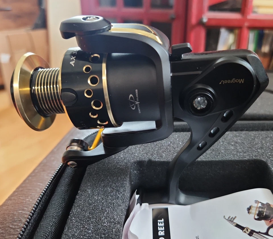 Magreel Fishing Rod and Reel Combo Telescopic Rod/5:2:1 Gear Ratio Reel w Lures - Image 4 of 4