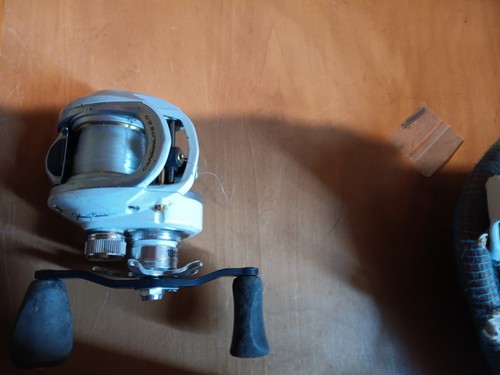 Johnny Morris Carbonlite 2.0 Casting Reel RH - Picture 5 of 5