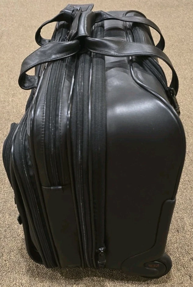 Tumi Leather Laptop Cadillac 96127DH New With All Accessories Wheeled Immaculate - Image 2 of 4