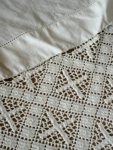 VINTAGE LINEN COTTON HAND CROCHET LACE CORNER TABLECLOTH 32" SQUARE - Picture 9 of 9