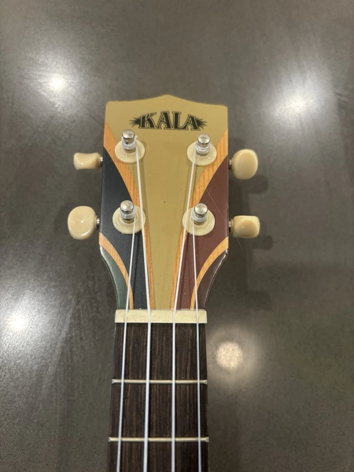 Ukelele de concierto Kala KA-SURF-RIPTIDE Riptide Foto 4 de 4