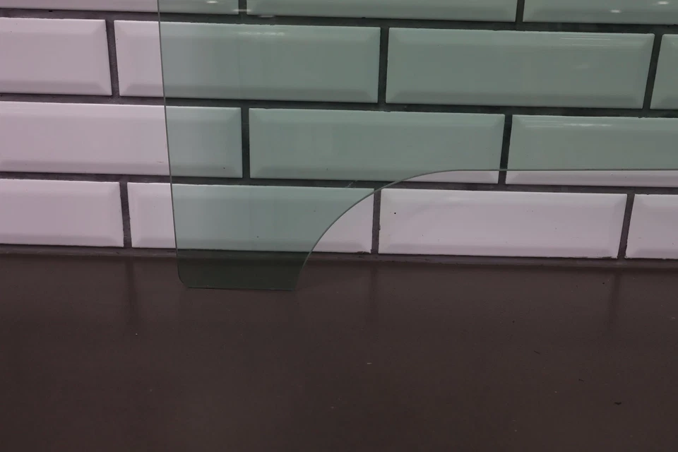 99-06 Sierra Silverado Crew Cab Front Left LH Door Window Glass (Glass Only) - Image 4 of 4