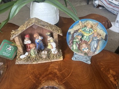 Two Nativity Manger Scene Christmas Wood Stable Ceramic Figures Decorative Plate