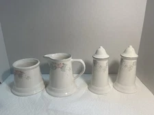 Pfaltzgraff Wyndham Stoneware Lot Salt Pepper Suger And Creamer Very Nice 1757