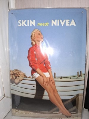 Blechschild gewölbt-SKIN needs Nivea -  - geprägt   ca. 30 x 20 cm  