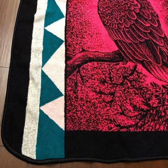 Одеяло San Marcos Eagle Design - птица - черное, розовое, бирюзовое 60 дюймов x 85 дюймов - Изображение 4 из 4