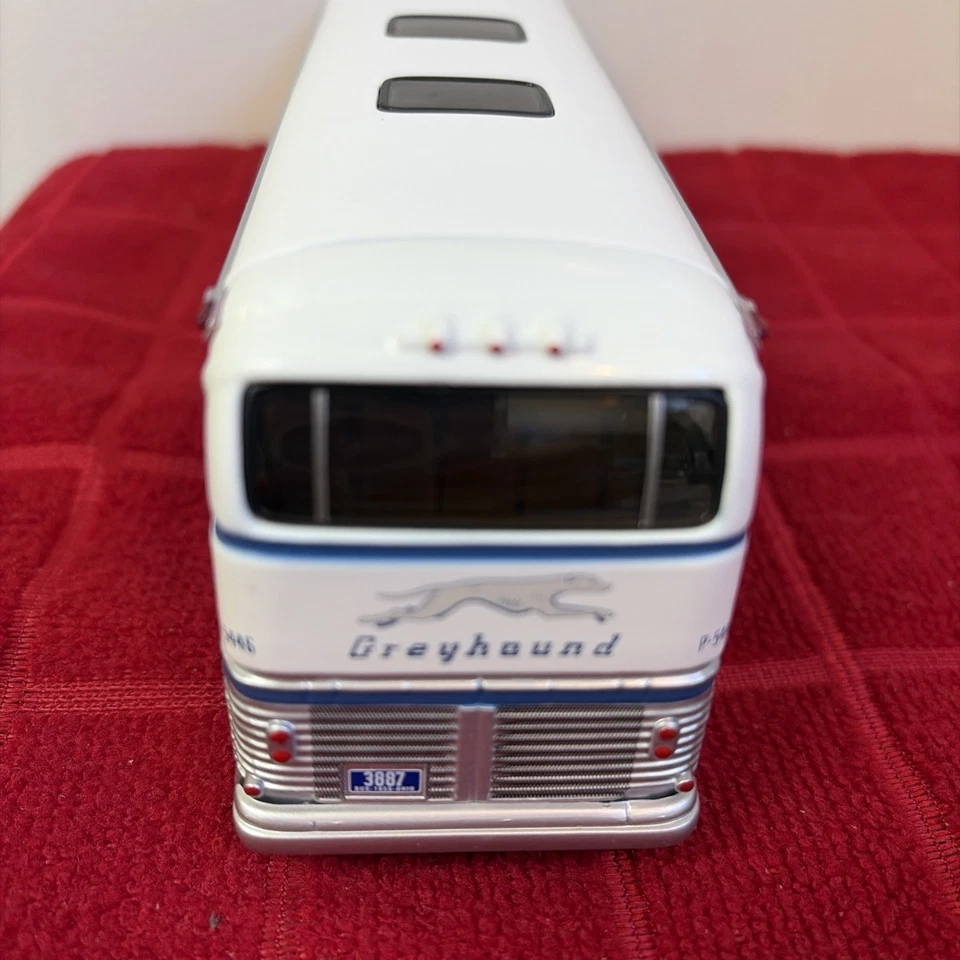 Corgi #US54405 GM4501 Greyhound Scenicruiser Pittsburgh 1:50 Diecast NIB #73 - Image 4 of 4