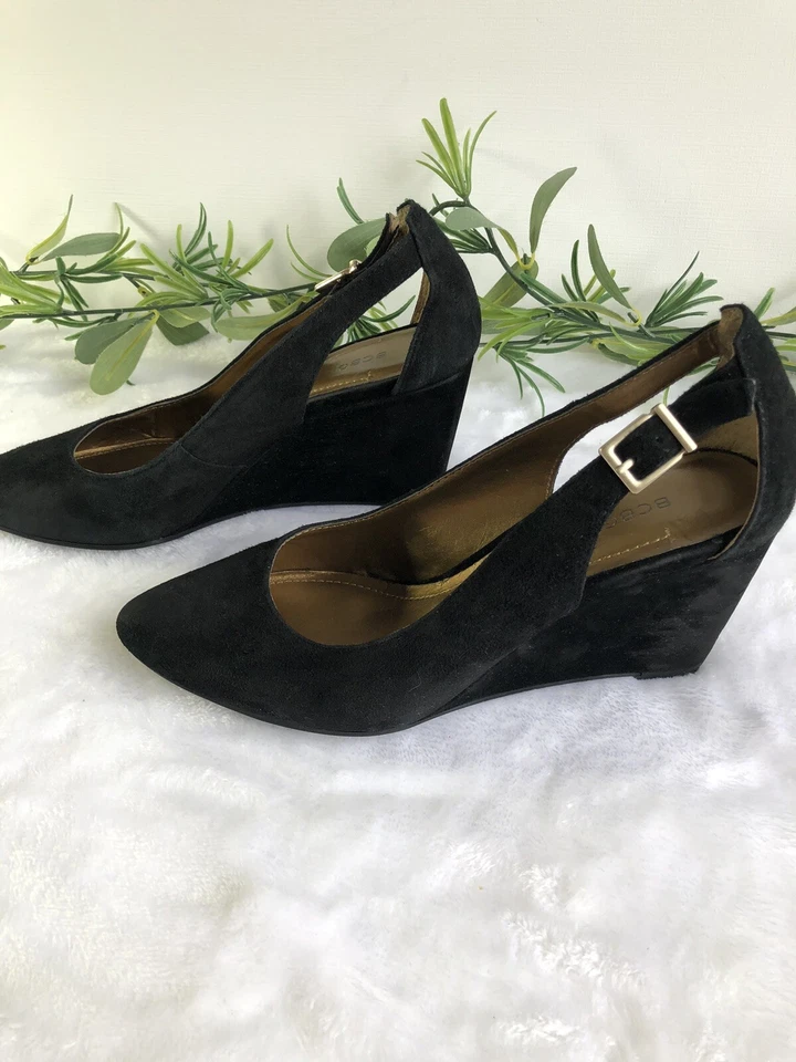 Sapatos femininos BCBGeneration 6B camurça preta salto cunha bomba - Imagem 4 de 4