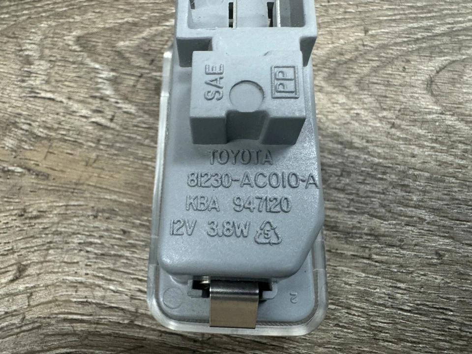 TOYOTA AVALON 1995-97 PANEL PUERTA LUZ CORTESÍA 81230-ACOIO-A📷 2V 38W Foto 4 de 4