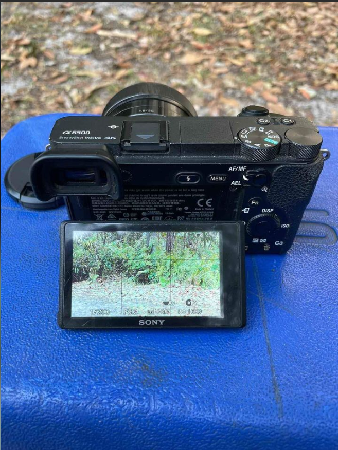 Sony a6500 24 megapixel 4K mirrorless camera + 35mm F1.8 lens + 4