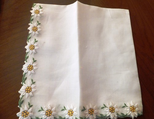 2 Vintage lot embroidered delicate silk handkerchiefs new 8" + 2 bracelets - Picture 4 of 12
