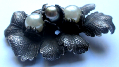 Jolie Broche Ancienne En Métal Argenté – Bijou Vintage Français – État D'occasion