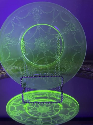 Vintage Anchor Hocking Cameo Ballerina Uranium Green Depression Glass Plate 8.5”