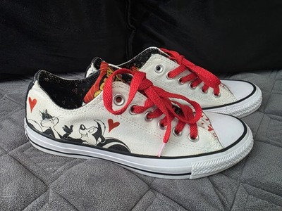 Converse All Star Looney Tunes Chucks Shoes W 7 - M 5 Pepe Le Pew Valentine RARE