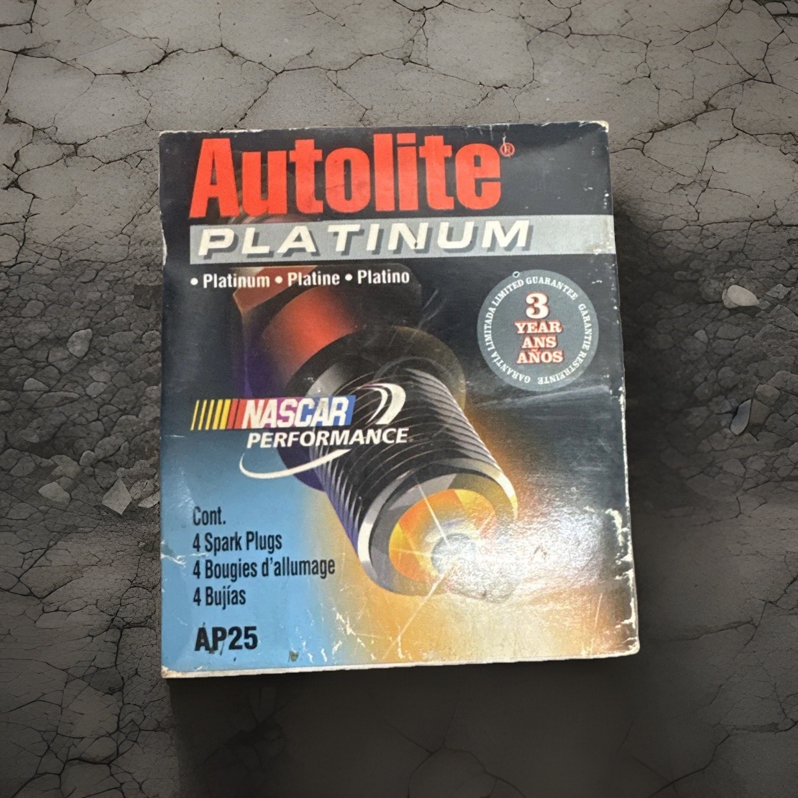 NEW NOS Autolite Platinum Spark Plugs Box of 4 AP25