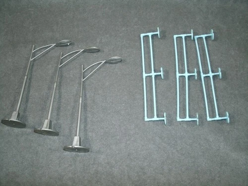 Vintage Marx Airport Playset 3 Street Lights and 3 Rail Fences