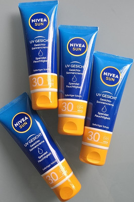 NIVEA SUN UV-Gesicht Creme LSF 30, hoher UVA-Schutz, feuchtigkeitsspendend, 4x