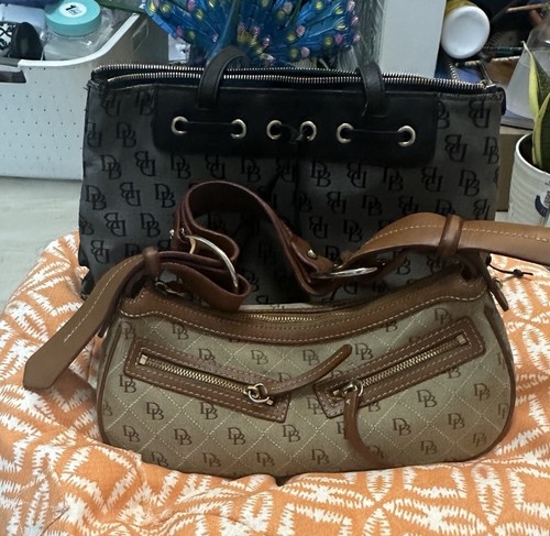 Super clean vintage Dooney and Bourke handbag the black and gray purse only
