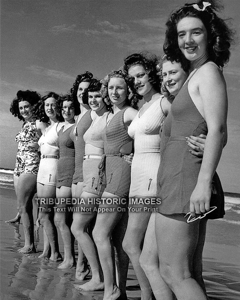 1930s Vintage Photo * Girls in Bathing Suits * Beach Flappers Cute 30s  Swimsuits