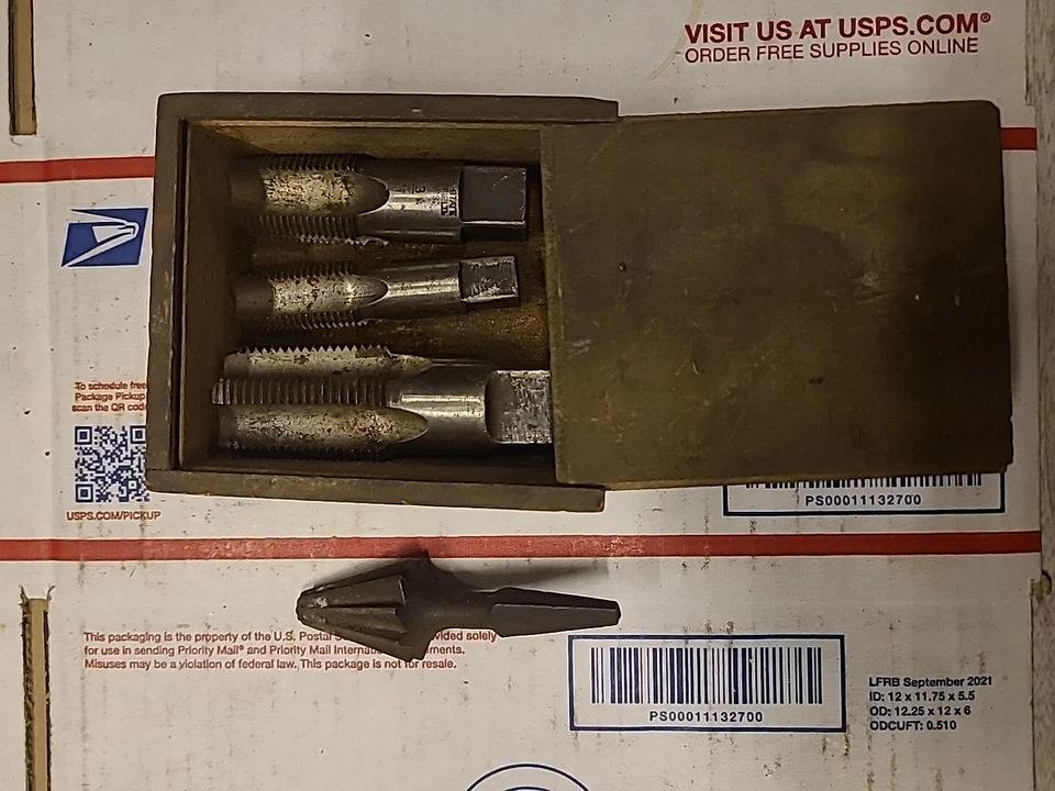 Vintage REED Mfg. Co. Pipe Threader. Barn Find. Antique. Plus Wooden Box And Tap - Image 4 of 4